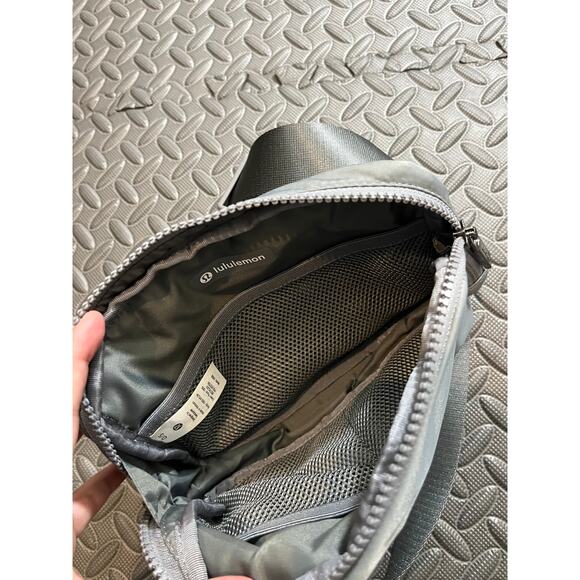 Authentic Lululemon Everywhere Belt Bag‎ Light Gray Fanny Pack O/S Waist - Picture 5 of 10